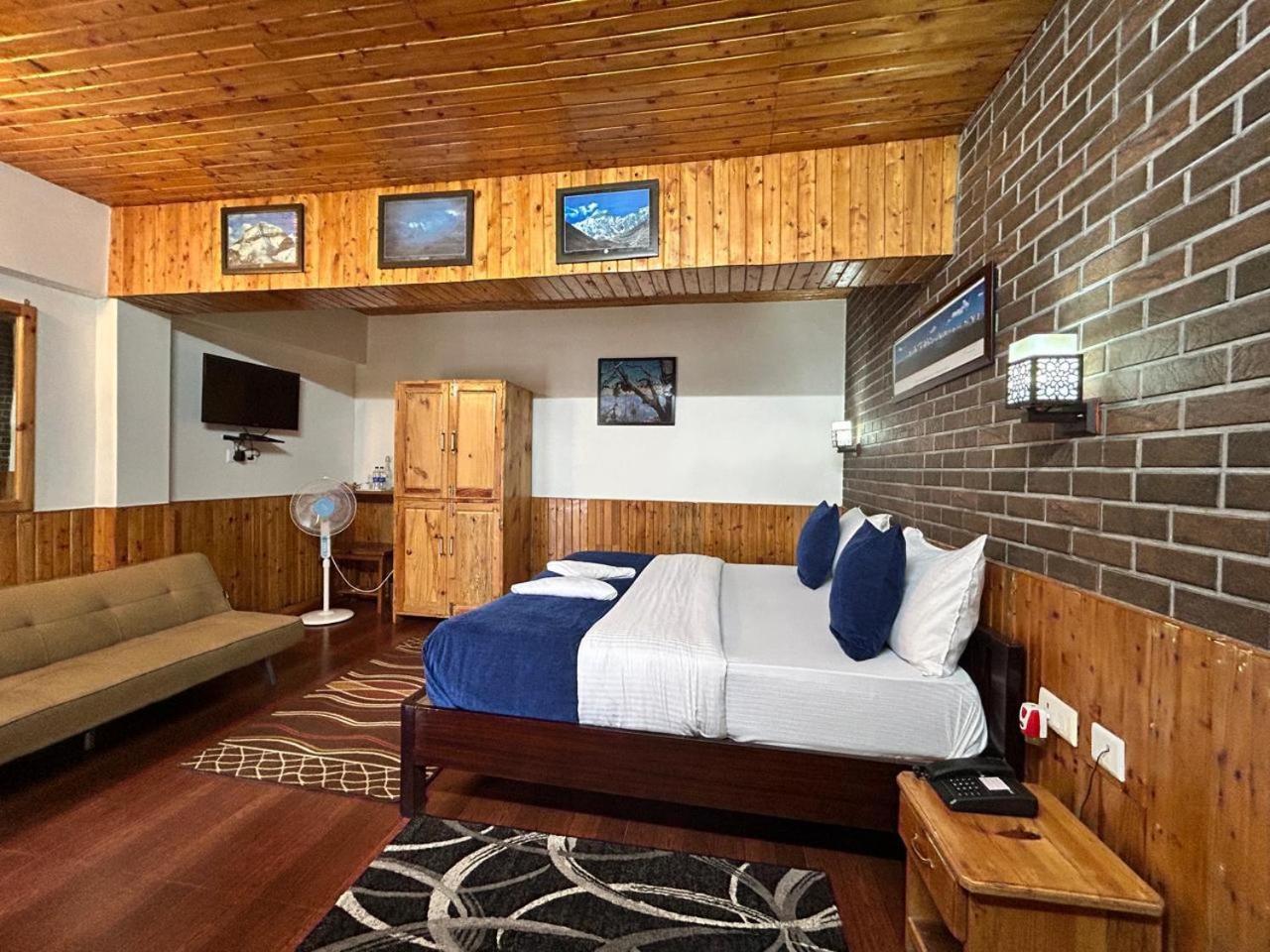 Kasar Himalaya Holiday Resort, Binsar Rd Almora Exteriér fotografie