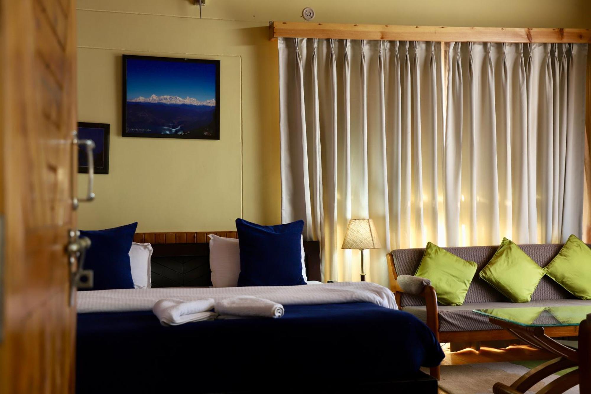 Kasar Himalaya Holiday Resort, Binsar Rd Almora Exteriér fotografie