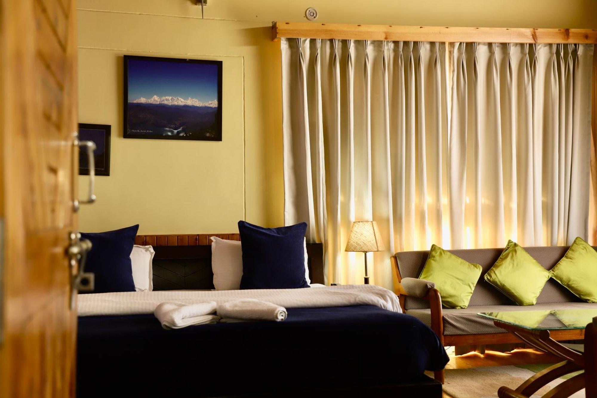 Kasar Himalaya Holiday Resort, Binsar Rd Almora Exteriér fotografie